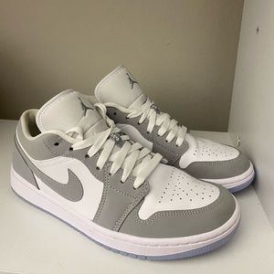 Nike low top Jordan wolf grey